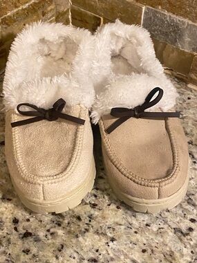 Cozy Faux-Fur Lined Moccasin Slippers with Bow - Light Beige
